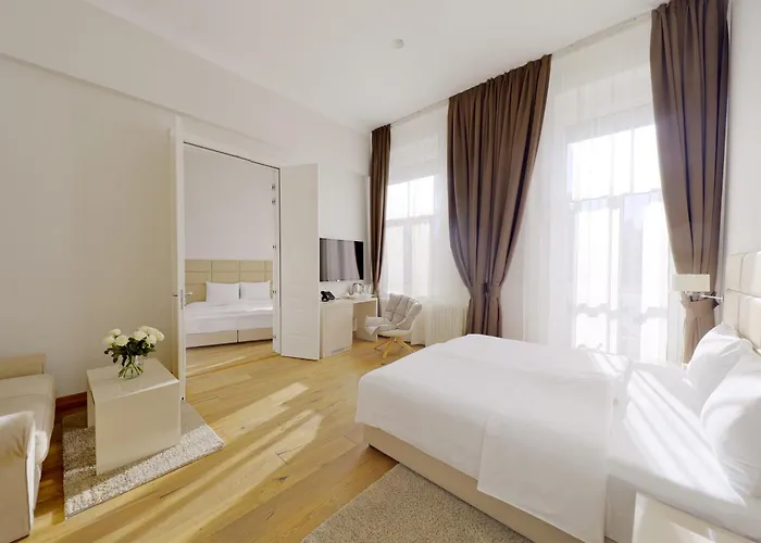Lanterna Rooms City Center