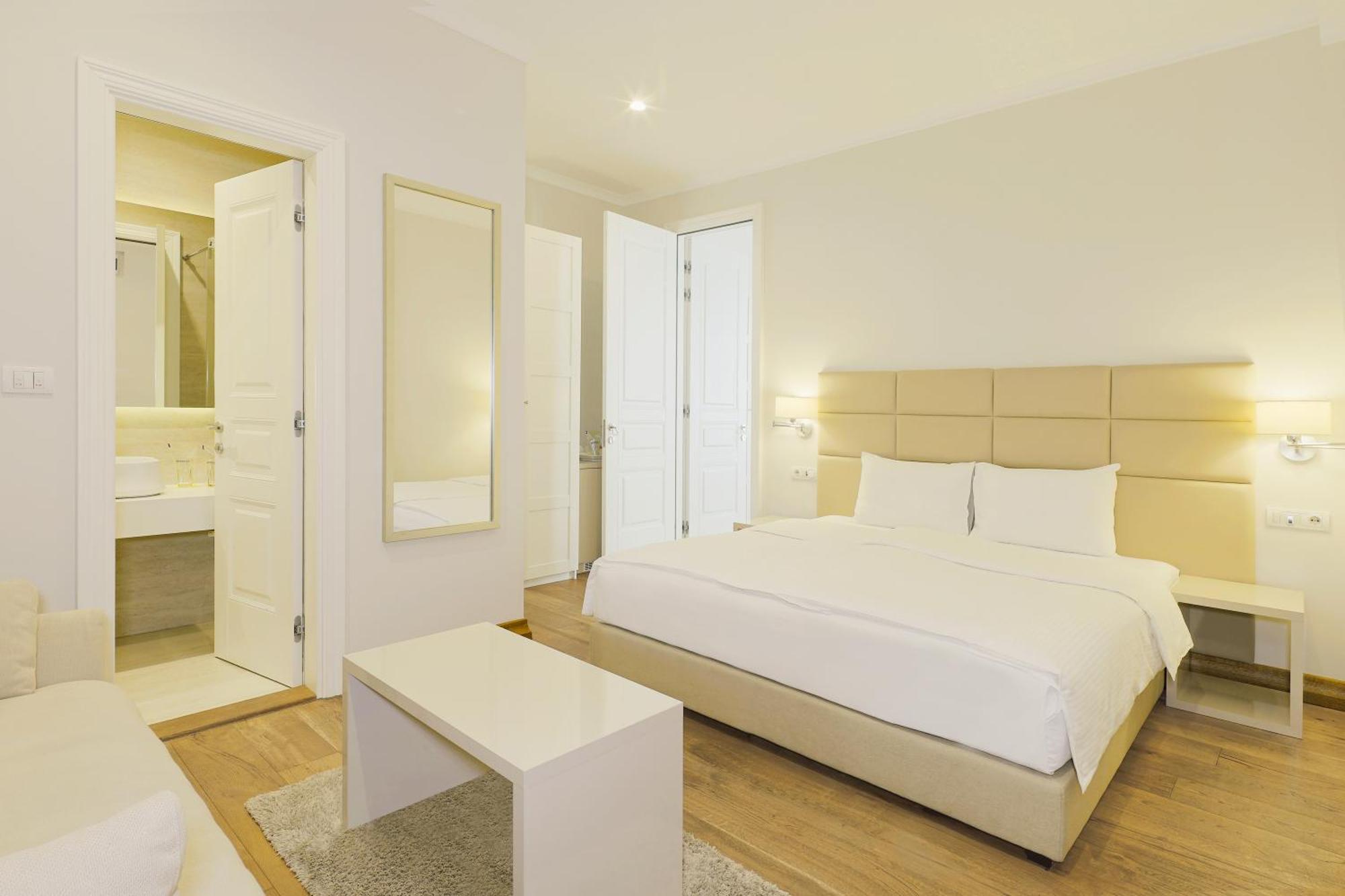 Lanterna Center 4* Novi Sad