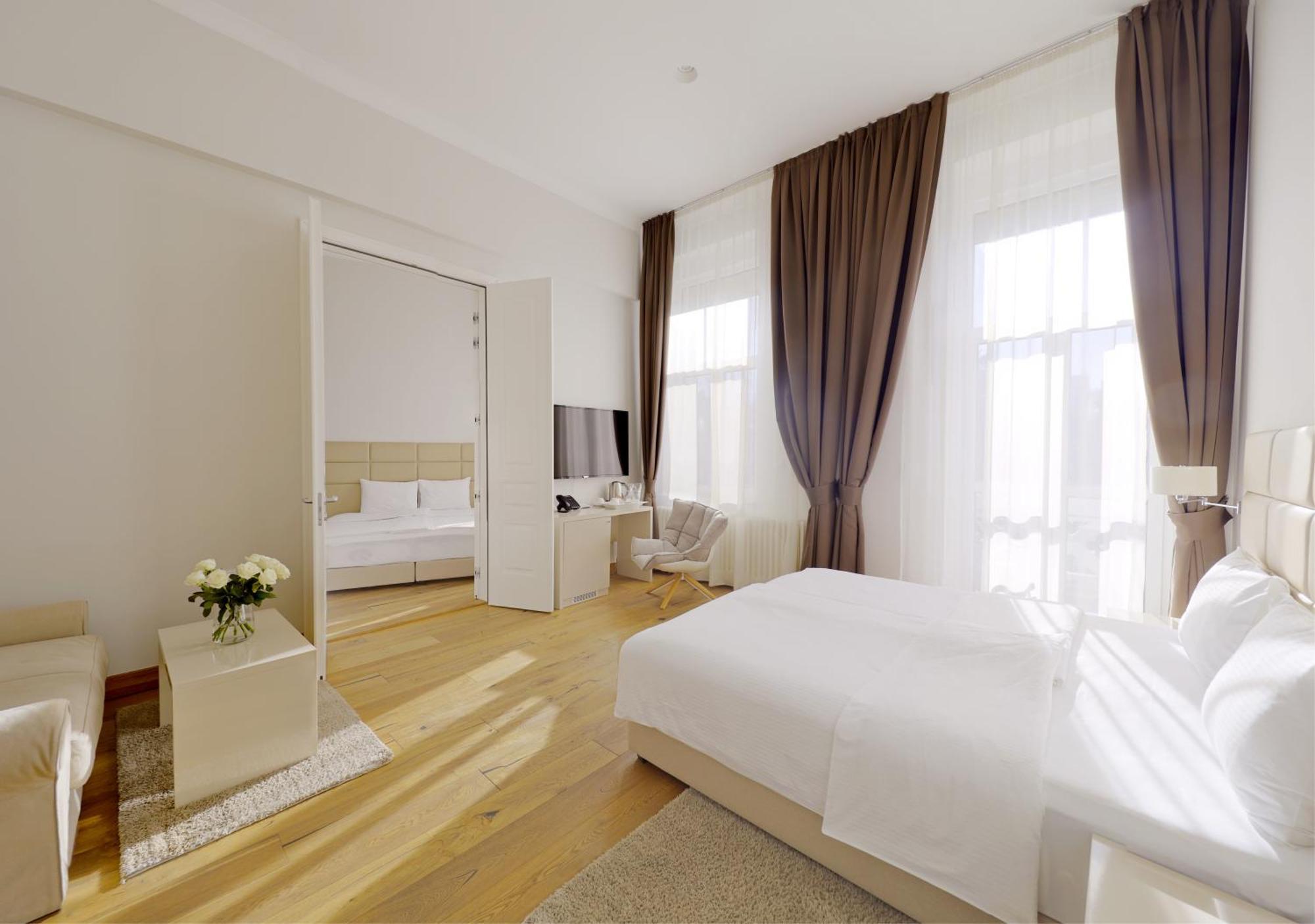 Lanterna Center 4* Novi Sad